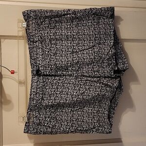 Banana Republic black & white short shorts size 8